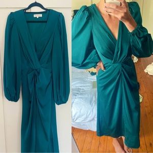 Emerald green mid length formal dress, long bell sleeves 💚